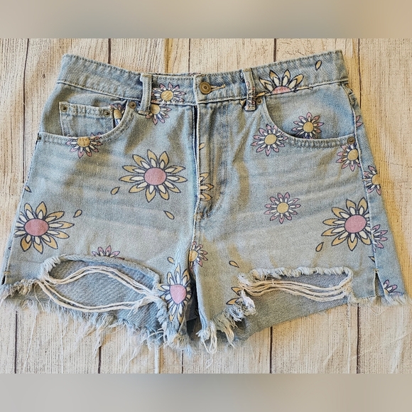 No Boundaries Juniors Size 7 Denim Raw Hem Floral Boho Hippie Shorts Hi-Rise - Picture 3 of 9